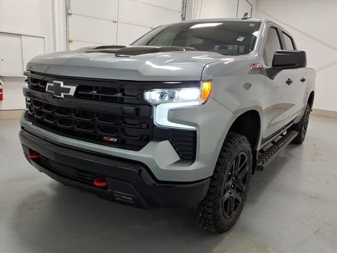 Used 2025 Chevrolet Silverado 1500 LT Trail Boss w/ Convenience Package II AWD/4WD image 7