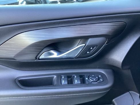 Used 2024 GMC Terrain SLE image 11