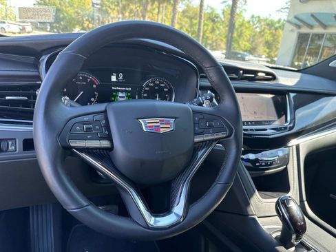 Used 2025 Cadillac XT6 Sport image 15