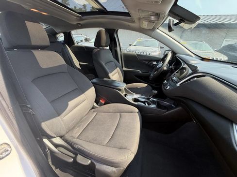 Used 2019 Chevrolet Malibu LT FWD image 15