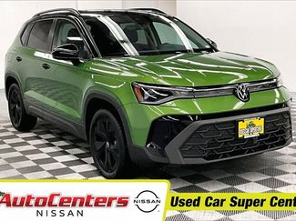 Used 2025 Volkswagen Taos SE video 1