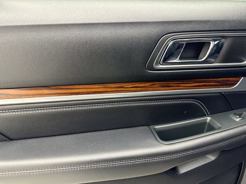 Used 2018 Ford Explorer Limited w/ Ford Safe & Smart Package FWD image 41