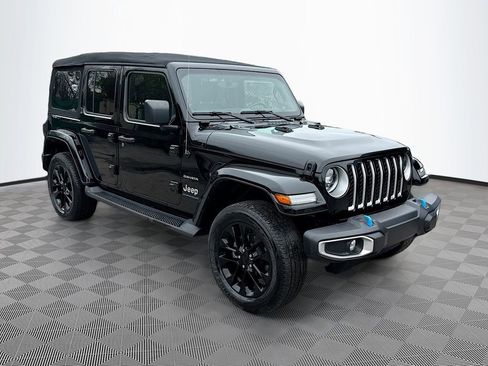 Used 2023 Jeep Wrangler Unlimited Sahara w/ Cold Weather Group image 4