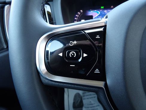 Certified 2023 Volvo XC60 B5 Ultimate w/ Climate Package AWD/4WD image 20