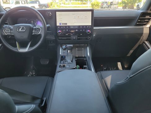 Used 2024 Lexus GX 550 w/ Accessory Package (Z1) AWD/4WD image 14