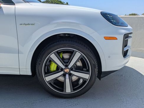 New 2025 Porsche Cayenne E-Hybrid image 11