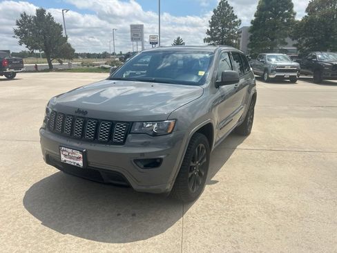 Used 2020 Jeep Grand Cherokee Altitude AWD/4WD image 1