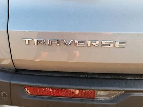 Used 2025 Chevrolet Traverse LT FWD image 9