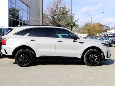 Used 2022 Kia Sorento SX image 4