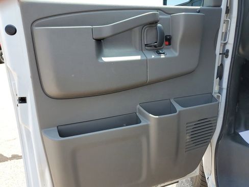 Used 2023 GMC Savana 2500 w/ Driver Convenience Package image 9