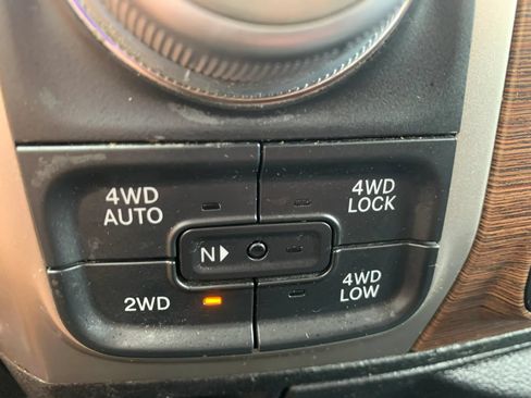 Used 2018 RAM 1500 Laramie w/ Convenience Group AWD/4WD image 18
