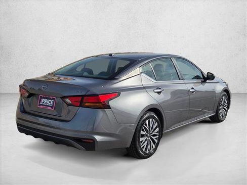 Used 2024 Nissan Altima 2.5 SV image 5