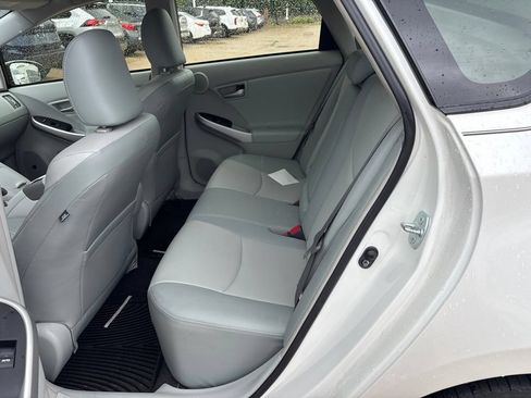 Used 2015 Toyota Prius Five FWD image 19