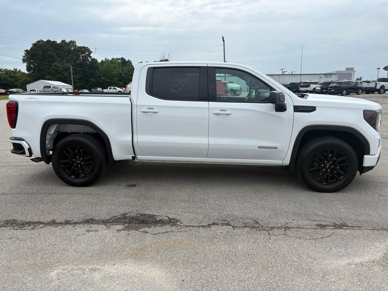 Used 2024 GMC Sierra 1500 Elevation AWD/4WD image 2