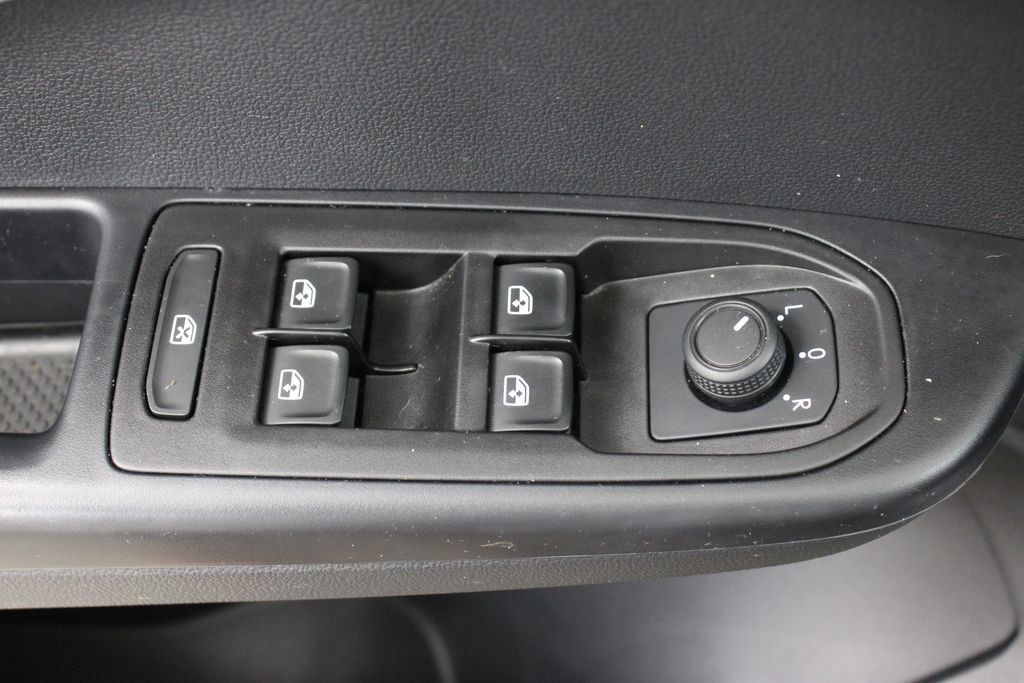 Used 2023 Volkswagen Taos S FWD image 17
