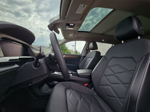 Used 2024 Volkswagen Atlas SE FWD image 7