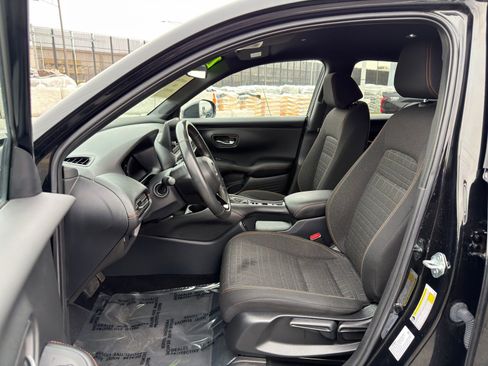 Used 2025 Honda HR-V Sport image 9