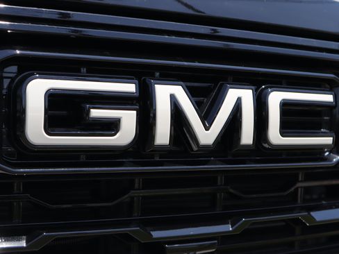Used 2026 GMC Sierra 2500 AT4X w/ LPO, Black Badging Package AWD/4WD image 35