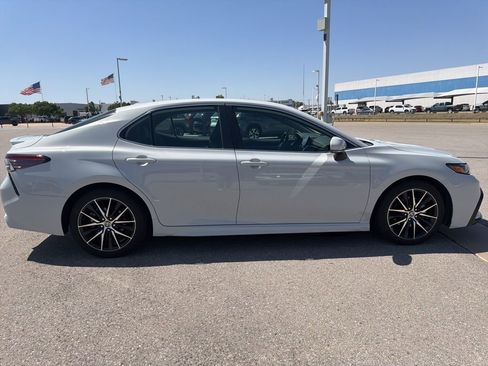 Used 2023 Toyota Camry SE FWD image 6