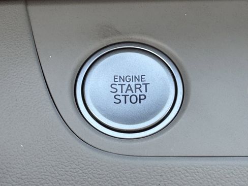 Used 2025 Hyundai Elantra Limited FWD image 23
