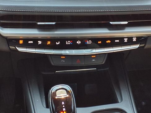 Used 2025 Cadillac XT4 Premium Luxury w/ Technology Package FWD image 15