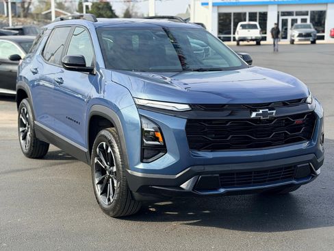 Used 2025 Chevrolet Equinox RS image 3