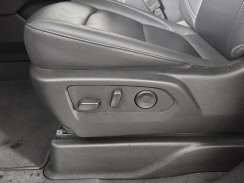 Used 2025 Chevrolet Suburban Z71 AWD/4WD image 18