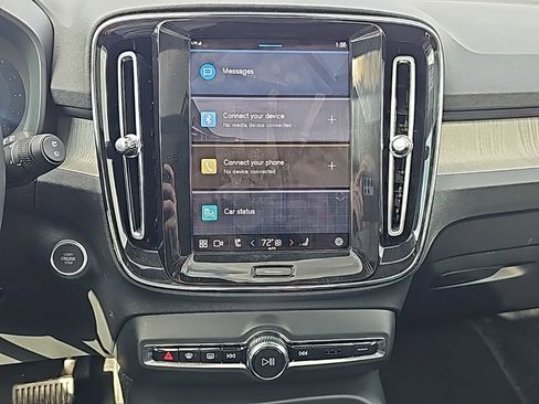 Certified 2025 Volvo XC40 B5 Core image 5