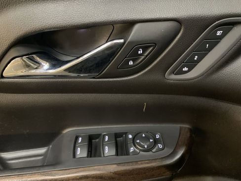 Used 2022 GMC Acadia Denali image 12