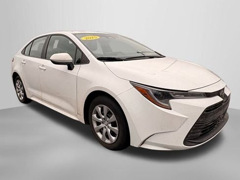 Used 2025 Toyota Corolla LE image 10