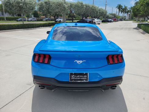 Used 2025 Ford Mustang Premium RWD image 7