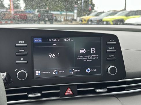 Used 2024 Hyundai Elantra SE FWD image 33