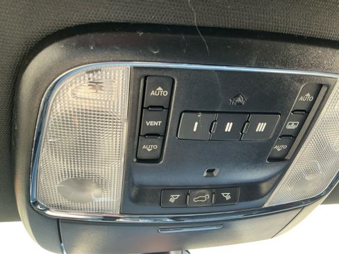 Used 2018 Jeep Grand Cherokee Trailhawk w/ Trailhawk Luxury Group AWD/4WD image 17