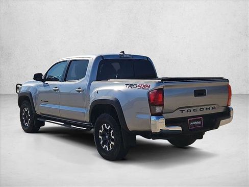 Used 2018 Toyota Tacoma TRD Off-Road AWD/4WD image 8