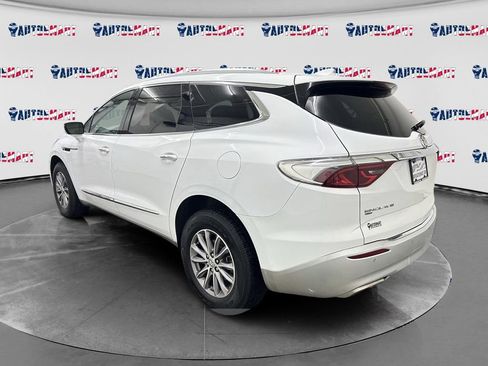 Used 2023 Buick Enclave Essence image 5