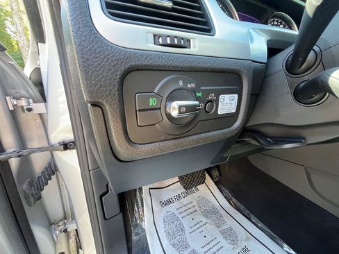 Used 2013 Volkswagen Touareg Executive AWD/4WD image 19