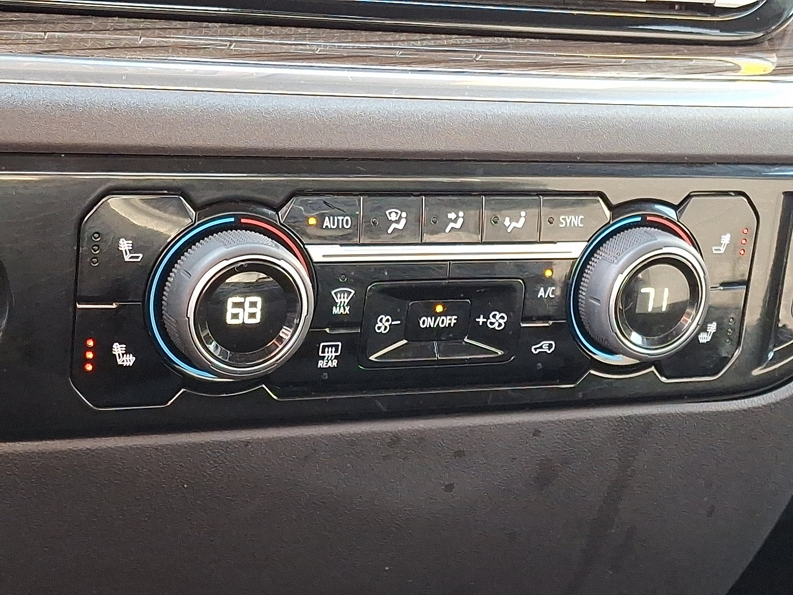 Used 2023 Chevrolet Silverado 1500 LT AWD/4WD image 17