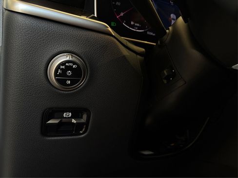 Used 2025 Mercedes-Benz GLC 300 4MATIC image 20