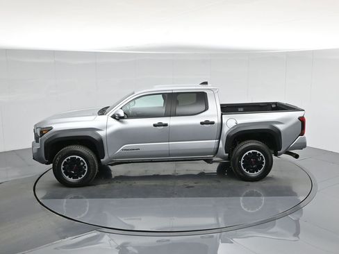 Used 2024 Toyota Tacoma TRD Off-Road image 40