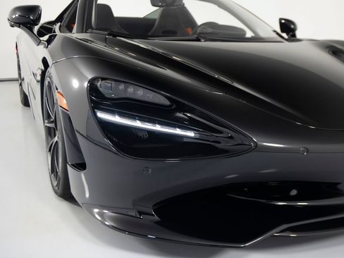 Used 2024 McLaren 750S Spider RWD image 40