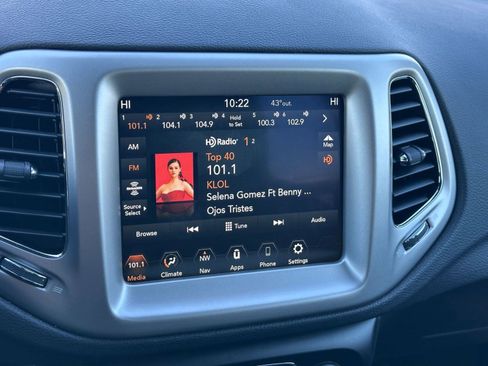 Used 2021 Jeep Compass Latitude w/ Sun and Sound Group image 25