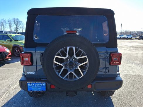 Used 2024 Jeep Wrangler Unlimited Sahara w/ Technology Group image 5