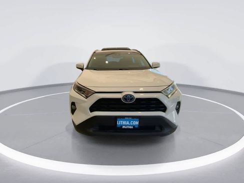 Used 2019 Toyota RAV4 XLE w/ Convenience Package AWD/4WD image 3