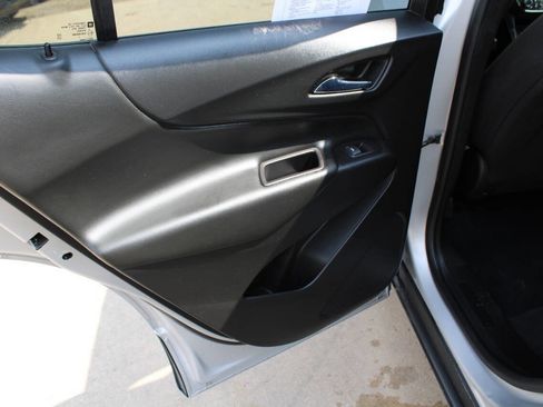 Used 2022 Chevrolet Equinox LT w/ Driver Convenience Package image 17