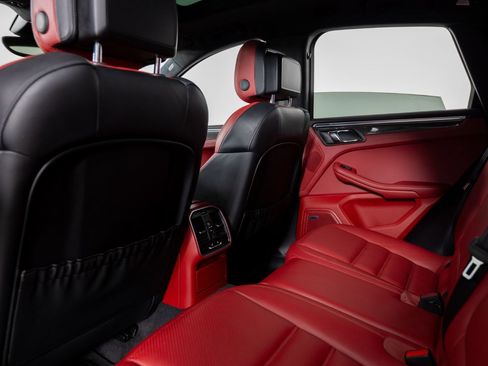 Used 2016 Porsche Macan Turbo image 19