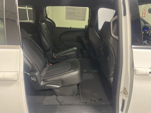 New 2026 Chrysler Pacifica Select image 25