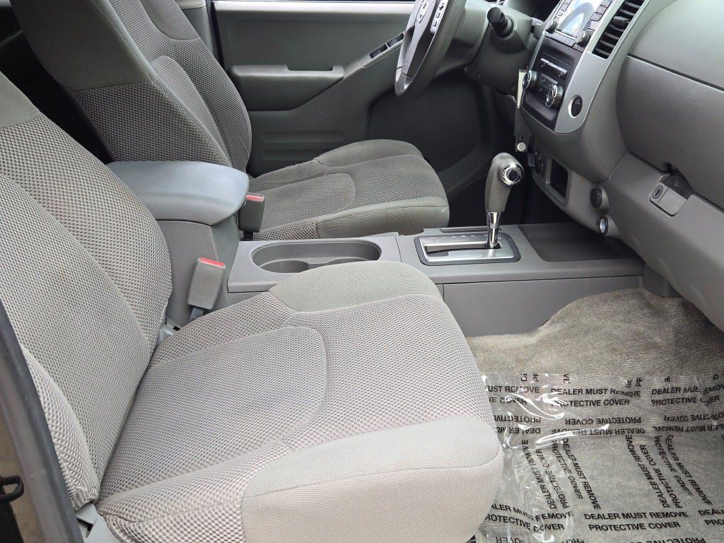 Used 2015 Nissan Frontier SV AWD/4WD image 6