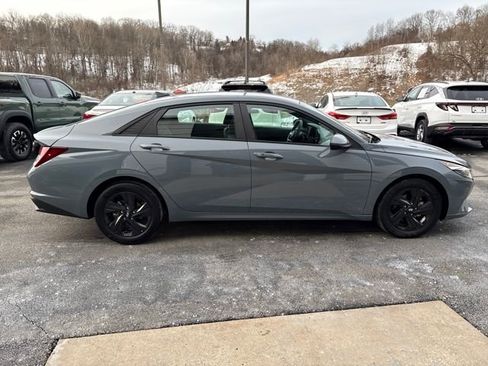 Used 2023 Hyundai Elantra SEL image 6