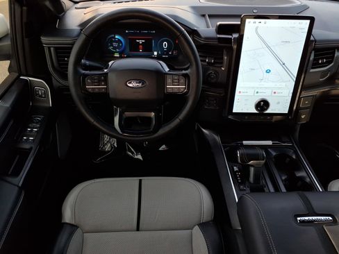 Used 2025 Ford F150 Lightning Platinum image 19