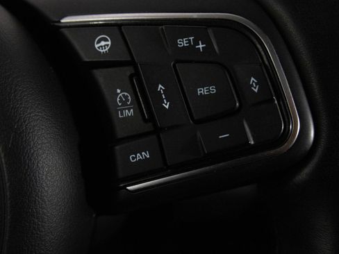 Used 2018 Jaguar E-PACE S image 28